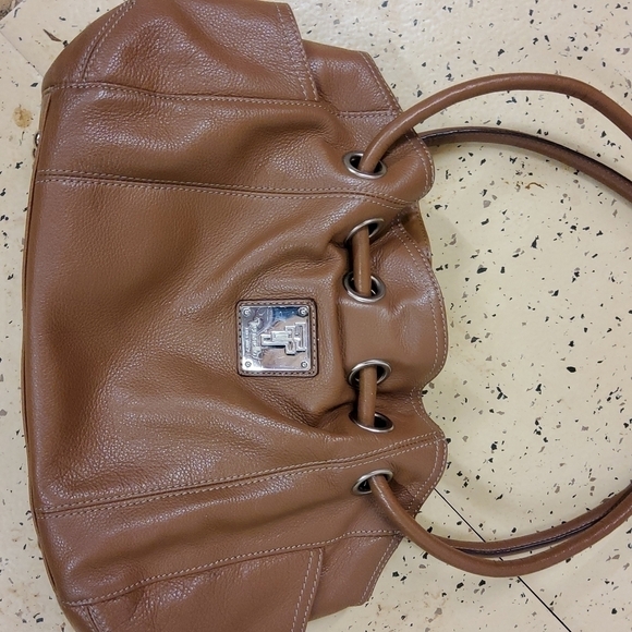 𝅺TIGNANELLO pebbled leather shoulder bag EUC - Picture 1 of 6